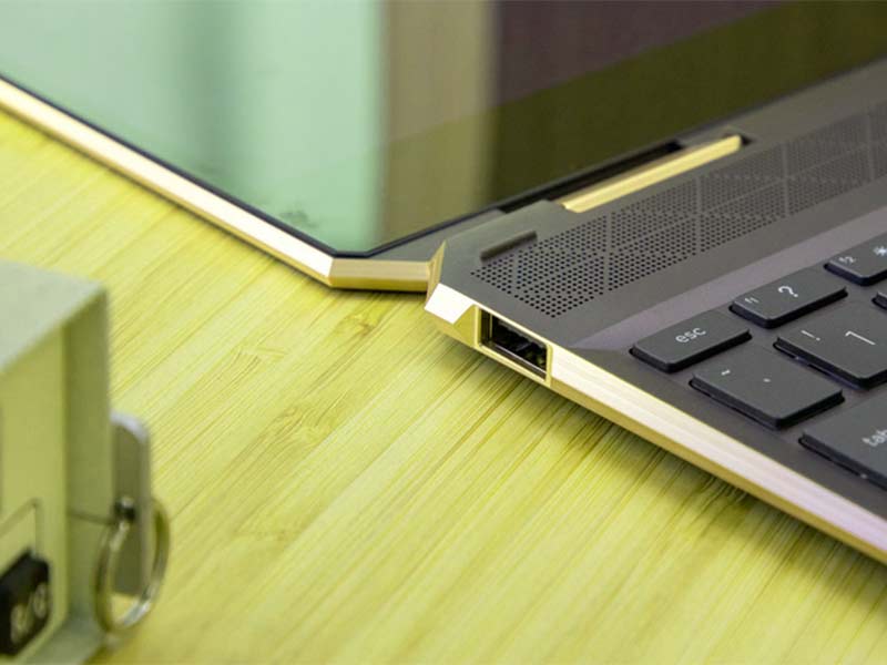 HP Spectre x360 Bağlantı Noktaları ve Girişler